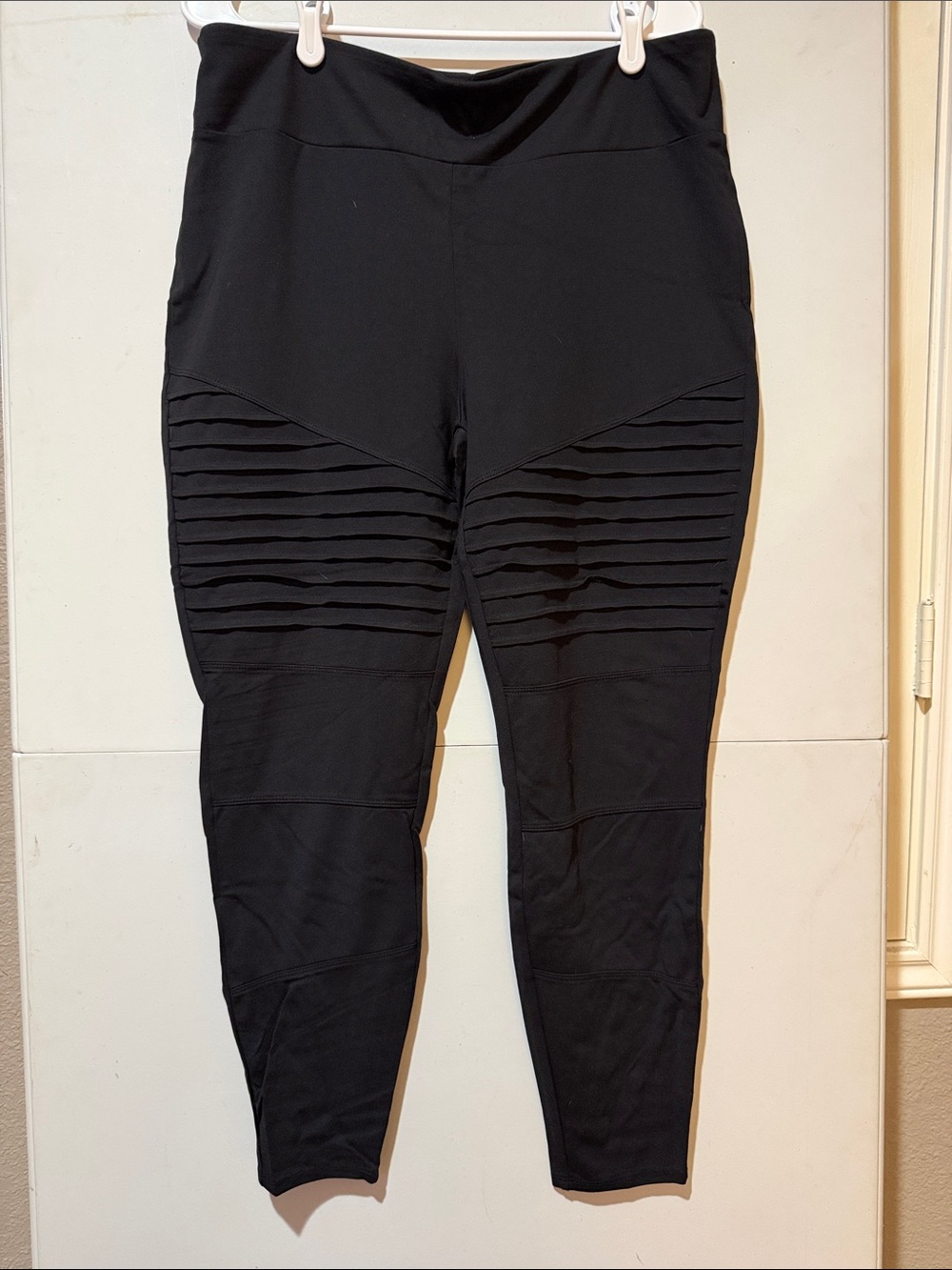 LuLaRoe BLACK Luxe Moto Leggings